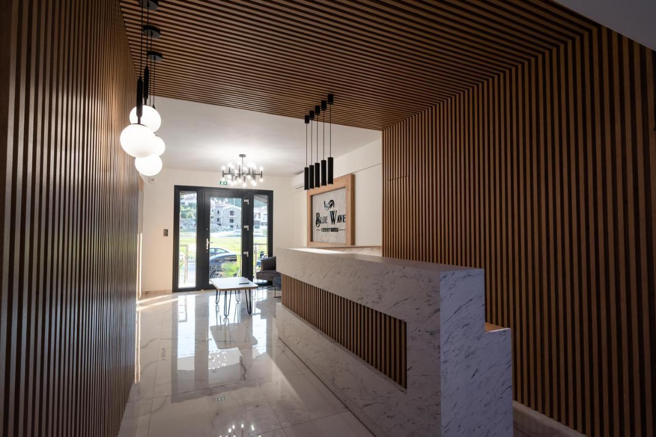 Blue Wave Luxury Suites Nea Iraklitsa ภายนอก รูปภาพ