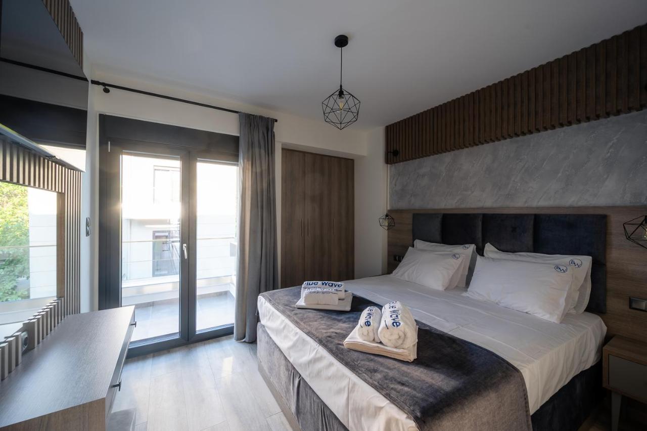 Blue Wave Luxury Suites Nea Iraklitsa ภายนอก รูปภาพ