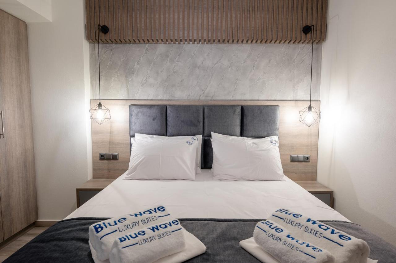 Blue Wave Luxury Suites Nea Iraklitsa ภายนอก รูปภาพ