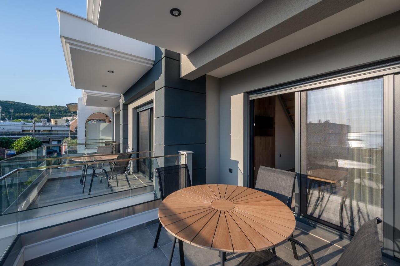 Blue Wave Luxury Suites Nea Iraklitsa ภายนอก รูปภาพ