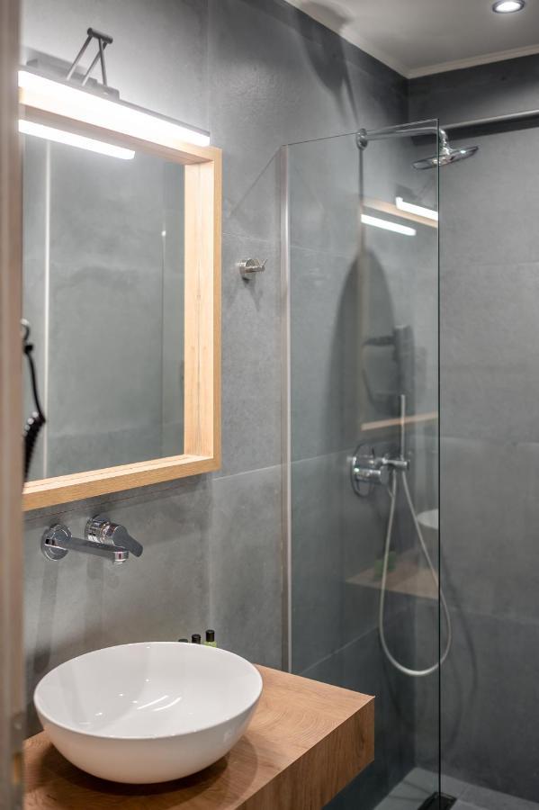 Blue Wave Luxury Suites Nea Iraklitsa ภายนอก รูปภาพ
