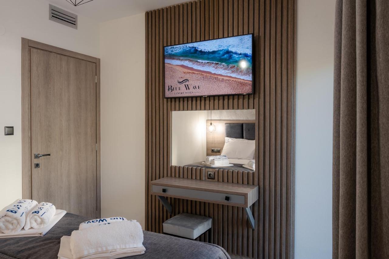 Blue Wave Luxury Suites Nea Iraklitsa ภายนอก รูปภาพ