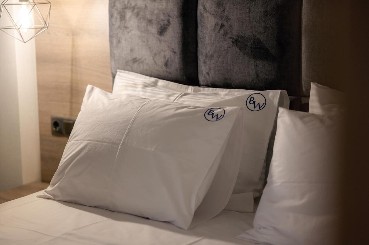 Blue Wave Luxury Suites Nea Iraklitsa ภายนอก รูปภาพ