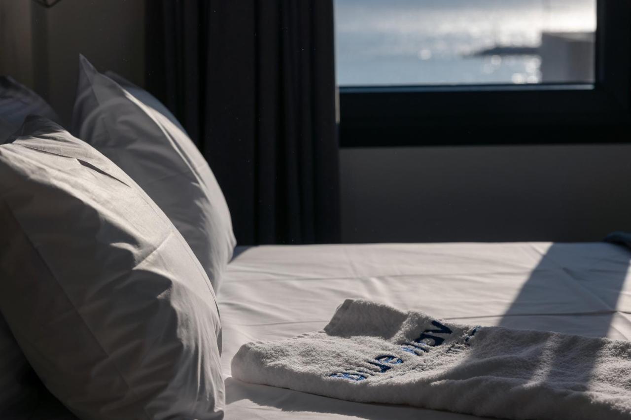 Blue Wave Luxury Suites Nea Iraklitsa ภายนอก รูปภาพ